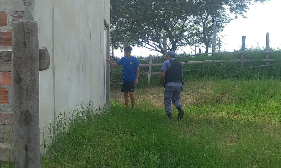 Una adolescente fue violada y desfigurada por un vecino que ingresó a su casa
