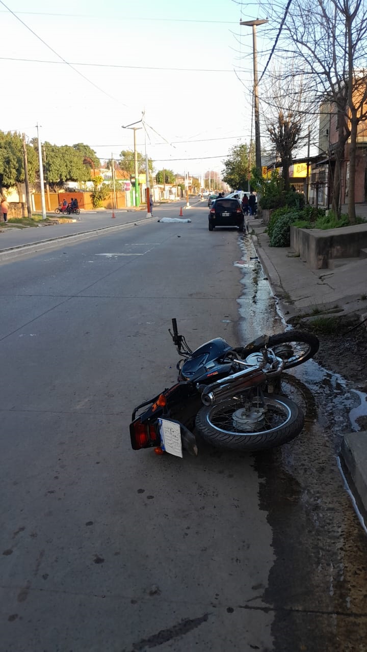 Murió tras chocar su moto contra un poste de luz - Diario La Voz del Chaco