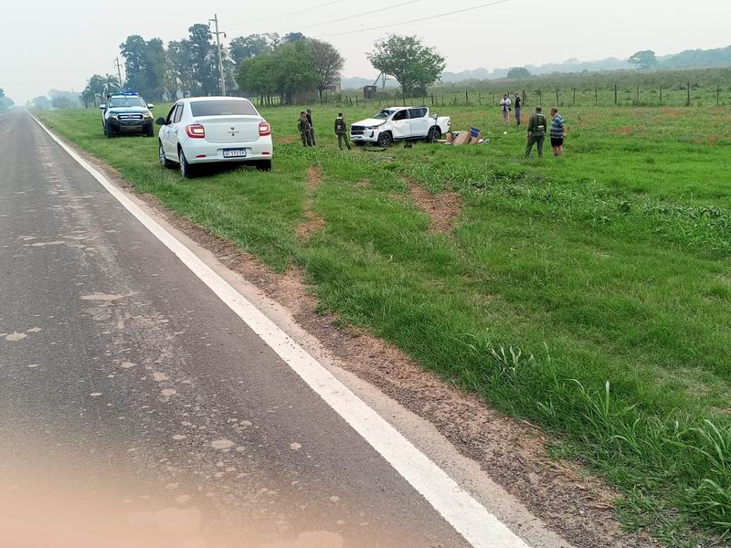 Falleció una mujer al volcar su camioneta en la ruta 11