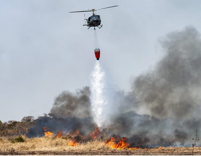 Córdoba: el fuego acecha a San Marcos Sierras y más de 400 turistas fueron rescatados de un cerro