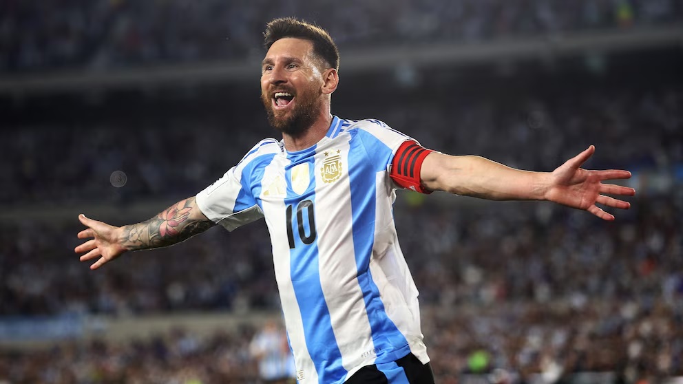 Con tres goles de Messi, Argentina se lució y derrotó 6-0 a Bolivia en el Monumental