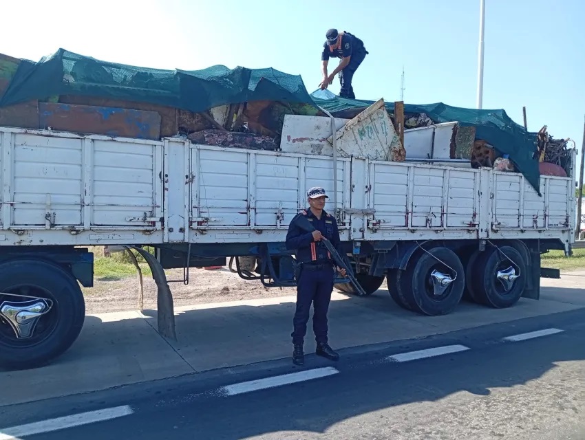 Interceptaron una carga de 16 toneladas de chatarra con irregularidades