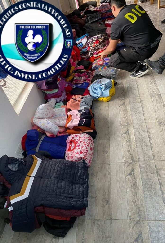 La cobijó en su casa y esta le robó sus dólares