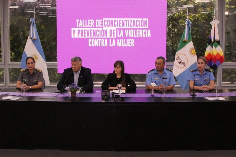 Schneider encabezó el Taller de Prevención de la Violencia contra la Mujer