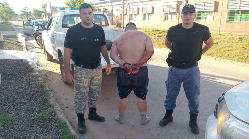 Celoso, atacó a su mujer y provocó daños en la casa
