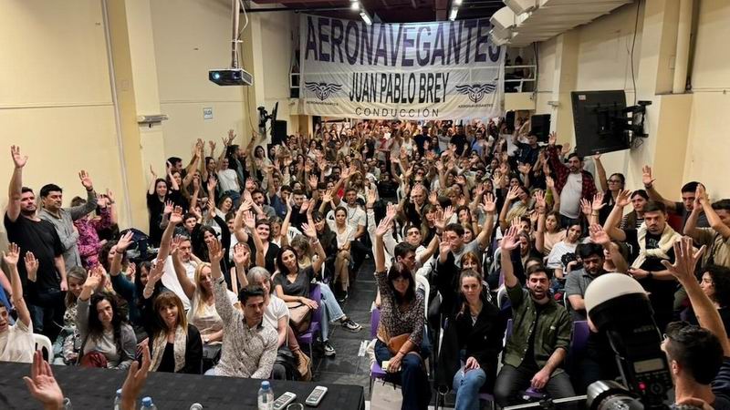 Aerolíneas: el Gobierno doblegó a los gremios y logró la quita de privilegios