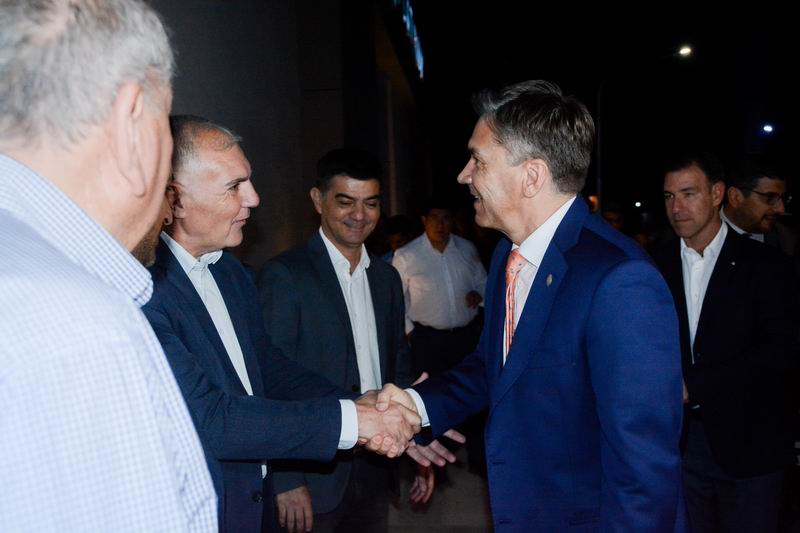 Zdero acompañó la inauguración del Hotel Platinum en General San Martin
