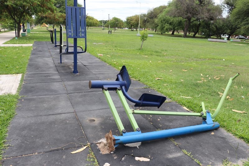 Vecinos denunciaron el robo de juegos y ejercitadores de la plaza del barrio Villa Marín