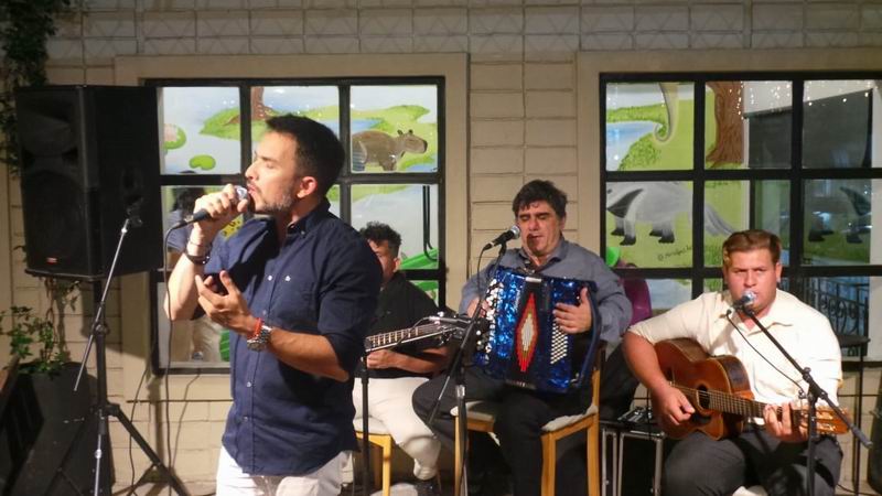 Las peñas visten de color a la región en la previa de las lunas chamameceras