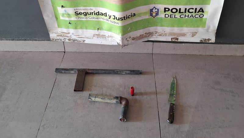 Atacó a su expareja y luego a los policías