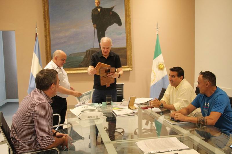 Roy Nikisch recibió a dirigentes de Chaco For Ever