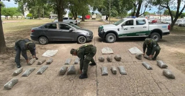 Quisieron huir con 30 kilos de marihuana
