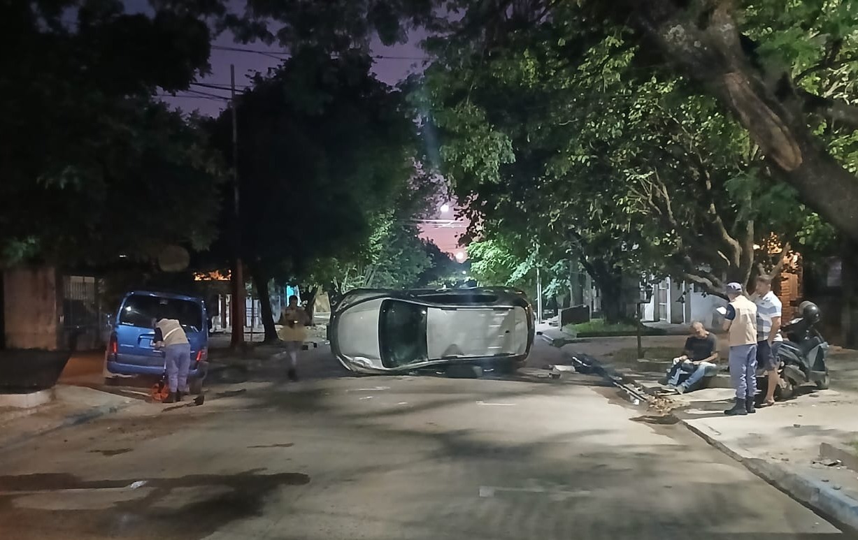 Resistencia: una mujer herida tras chocar contra un auto - Diario La ...