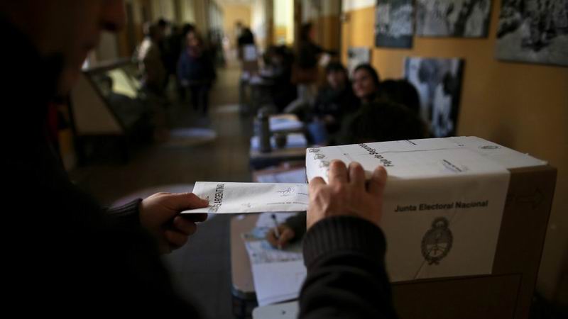 Las primeras mesas en el interior confirmaron la ventaja del oficialismo
