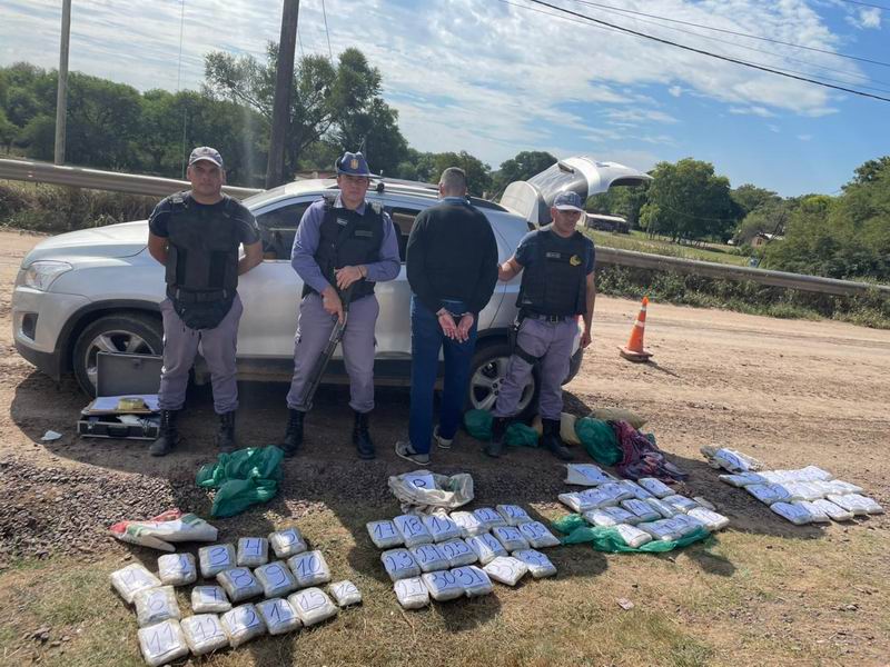 Pillado llevando 20 kilosde cogollos de marihuana