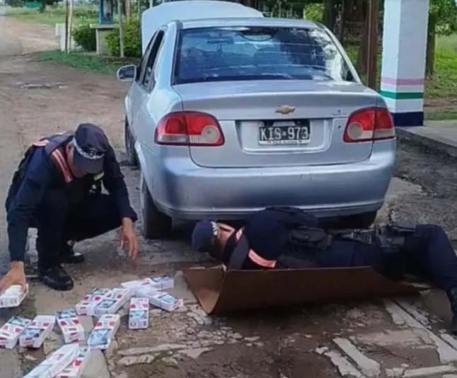 Incautaron cigarrillos de contrabando de un automóvil en el Puente Libertad