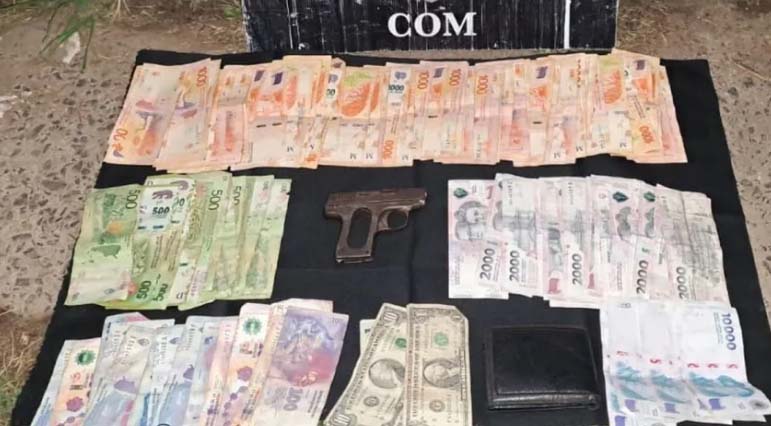 Detuvieron a dos personas con una moto, un arma y más de $170 mil