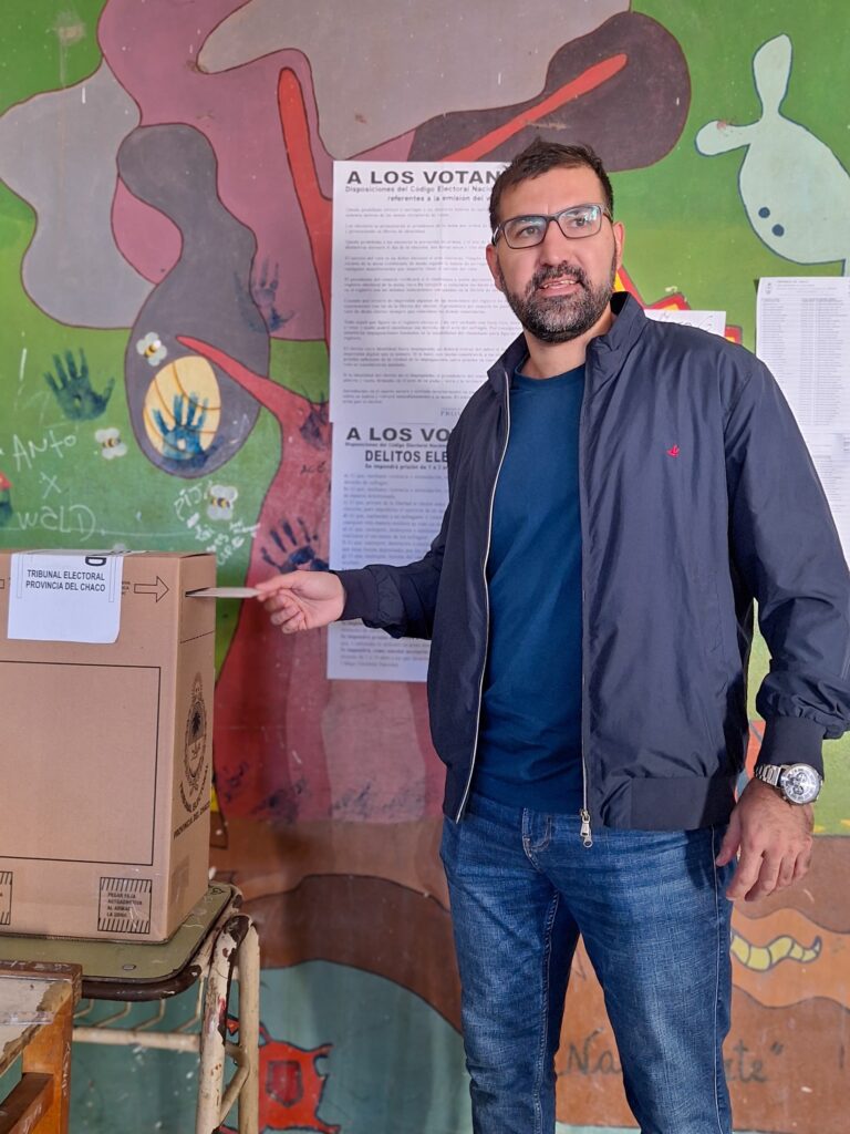 Lucho Moser emitió su voto y destacó la gran oportunidad de elegir que tiene hoy el pueblo del Chaco