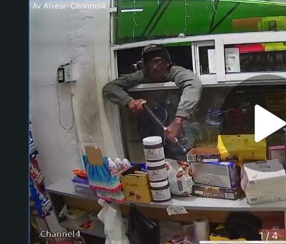 Se pintó el rostro para asaltar a un comerciante