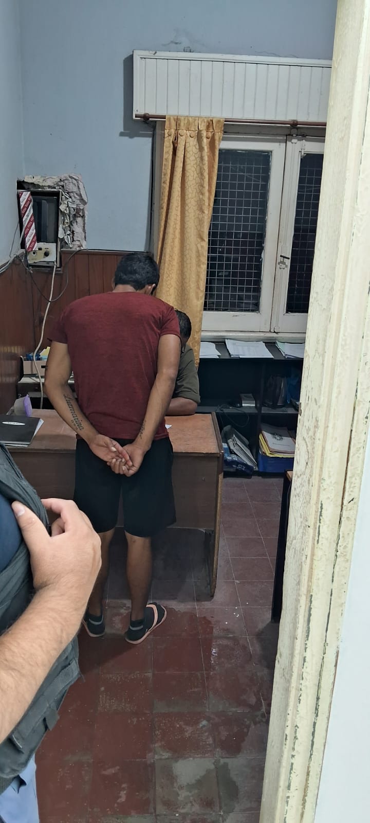 Grave pelea en una celda de la Comisaría Primera: un detenido fue ...