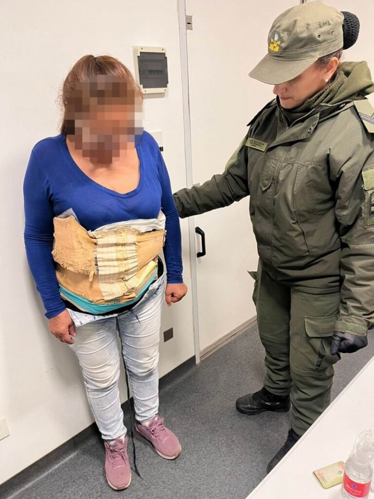 Atraparon a una mula con dos kilos de cocaína