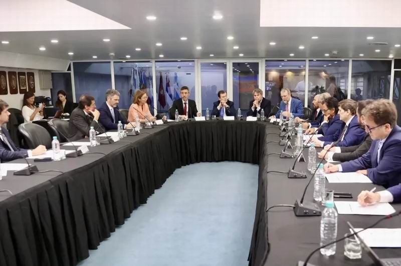 Gobernadores se reúnen en el CFI ante la caída de la coparticipación
