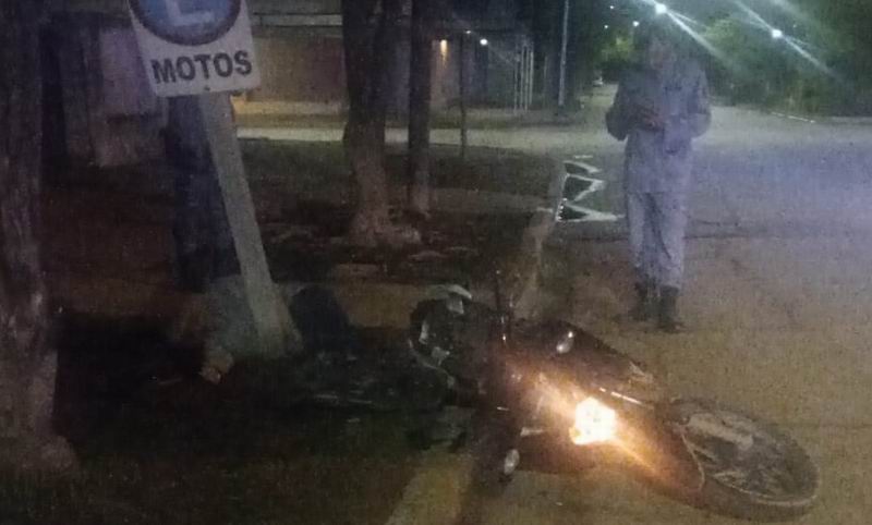 Se habría caído solo de la motocicleta y falleció