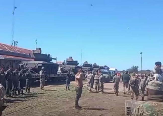 El ministro de Defensa, Luis Petri, acompañó maniobras del Ejército