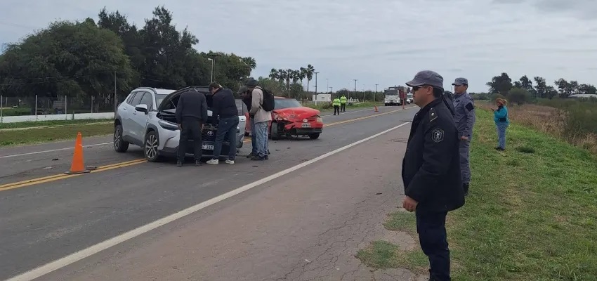 Cuatro heridos tras choque de autos en la Ruta Nacional 16, cerca de Sáenz Peña