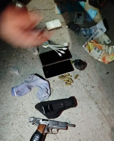 Dos sujetos fueron detenidos con droga y armas cerca del aeropuerto