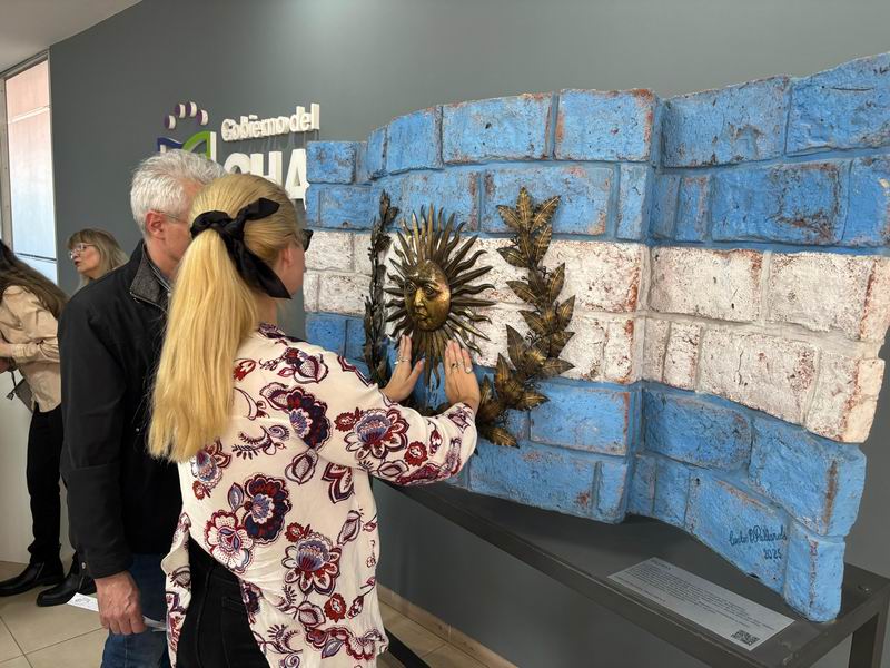 Se inauguró la obra «Patria» de Carlos Pallarols en la Casa de Gobierno