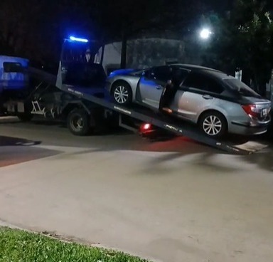 Compró zapatos costosos y pagó con dinero falso