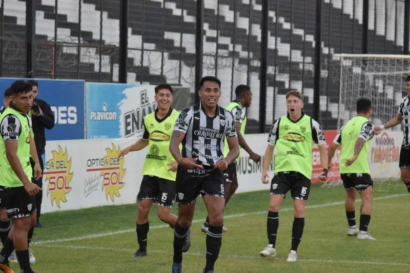 For Ever hizo valer la localía y quedó a un paso del Reducido