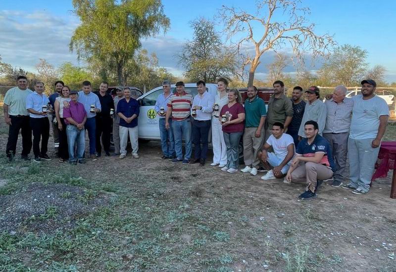 Los Meleros recibieron un vehículo para fortalecer la comercialización de miel