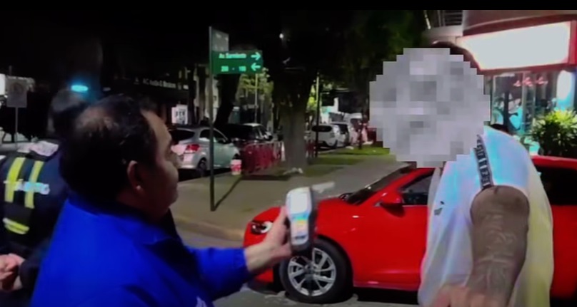 Intentó evadir un control y quiso sobornar a la policía: dio positivo en alcoholemia