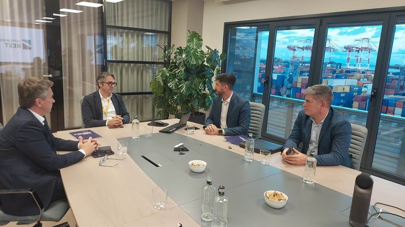 Gestionan inversiones de Hutchison Ports para modernizar los puertos chaqueños