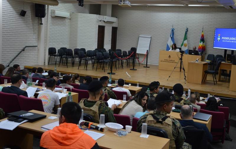 Tras largas horas de espera, aún no hay veredicto