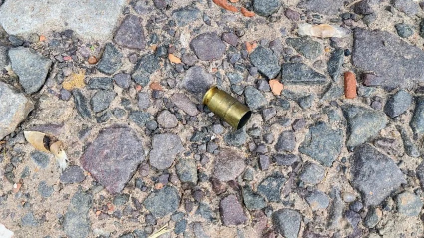 Tiroteo en el barrio Güiraldes: allanaron dos viviendas en busca de los resposables