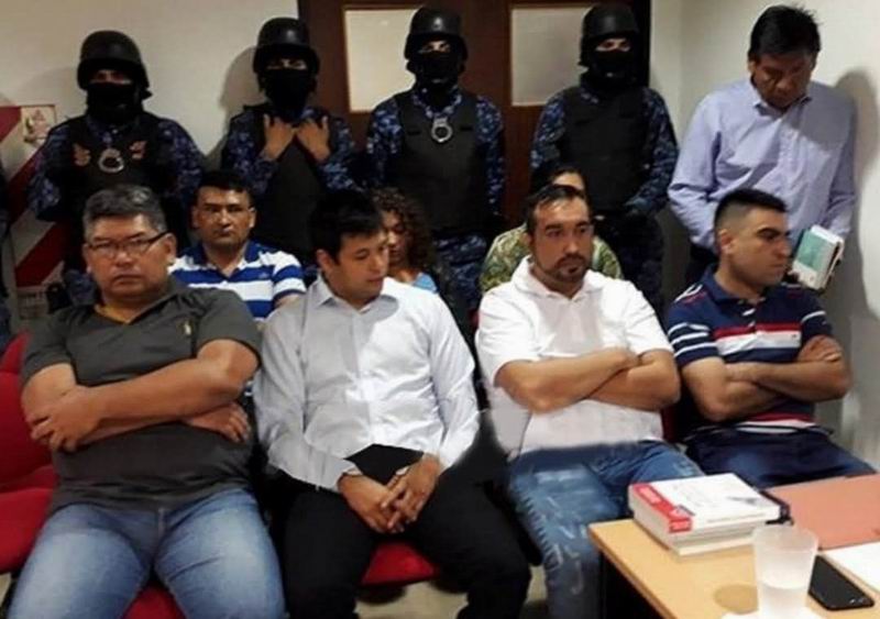 Echaron a los policías sentenciados por un asalto