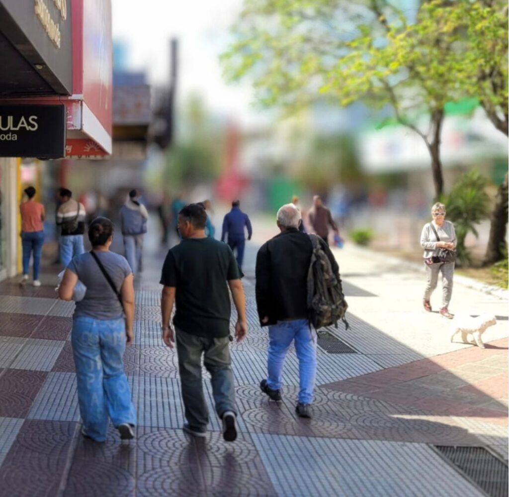 Sábado soleado con humedad alta y una máxima de 32°C