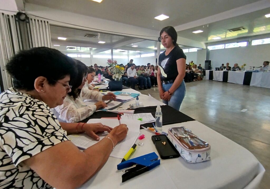 Adjudicaron 316 cargos para bibliotecarios: Educación avanza en la regularización de concursos y titularización docente