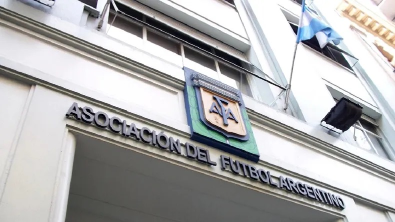 La AFA lanzó un duro comunicado tras la denuncia del Gobierno y advirtió un «ataque coordinado»