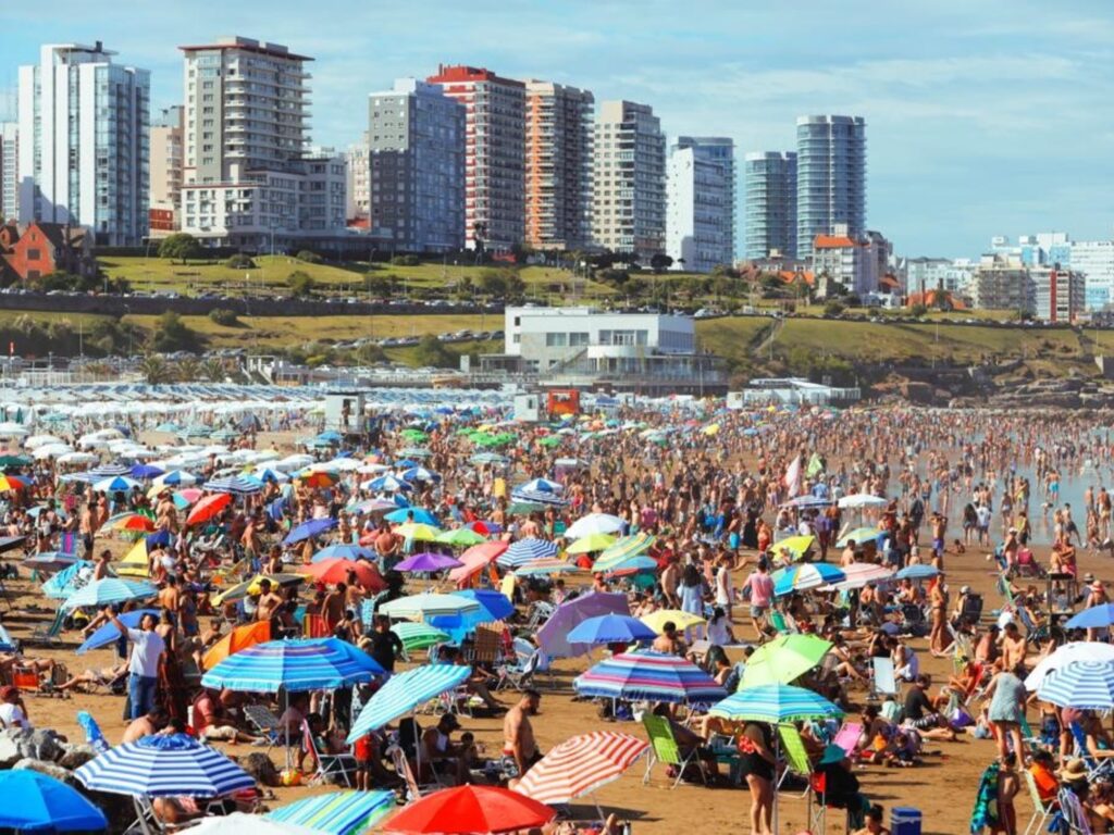 Verano 2026: cuánto cuesta ir una semana a la Costa Atlántica en familia