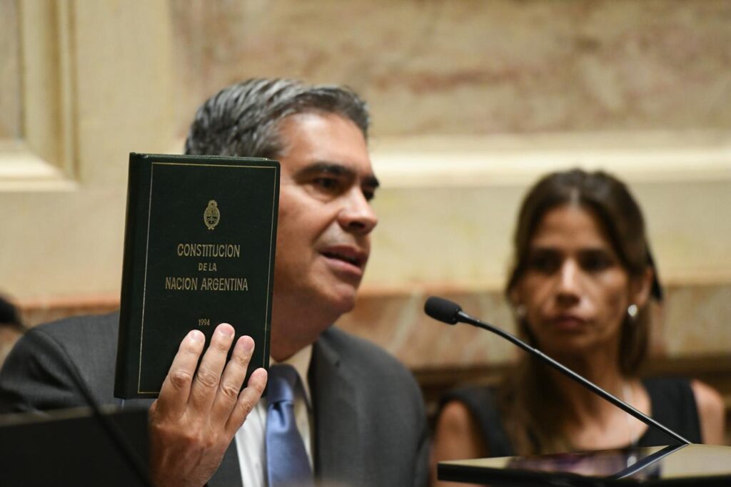 Capitanich presentó un informe que muestra los números de Milei y el impacto de las empresas y las familias