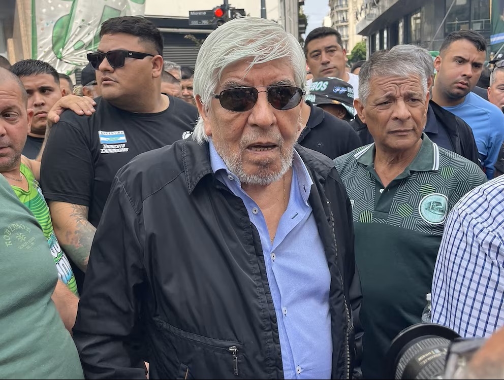 El Gobierno sumó un cambio de último momento en la reforma laboral que impacta de lleno en el gremio de Moyano