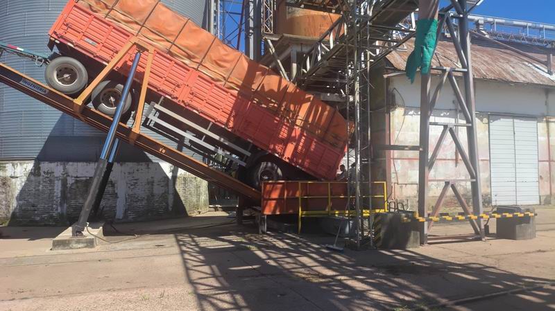 Azula: «El puerto refleja políticas públicas que fortalecen el desarrollo regional»