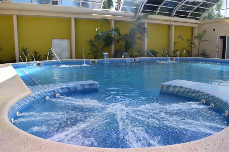 Sáenz Peña despliega su verano con termas, paseos históricos, cine y naturaleza