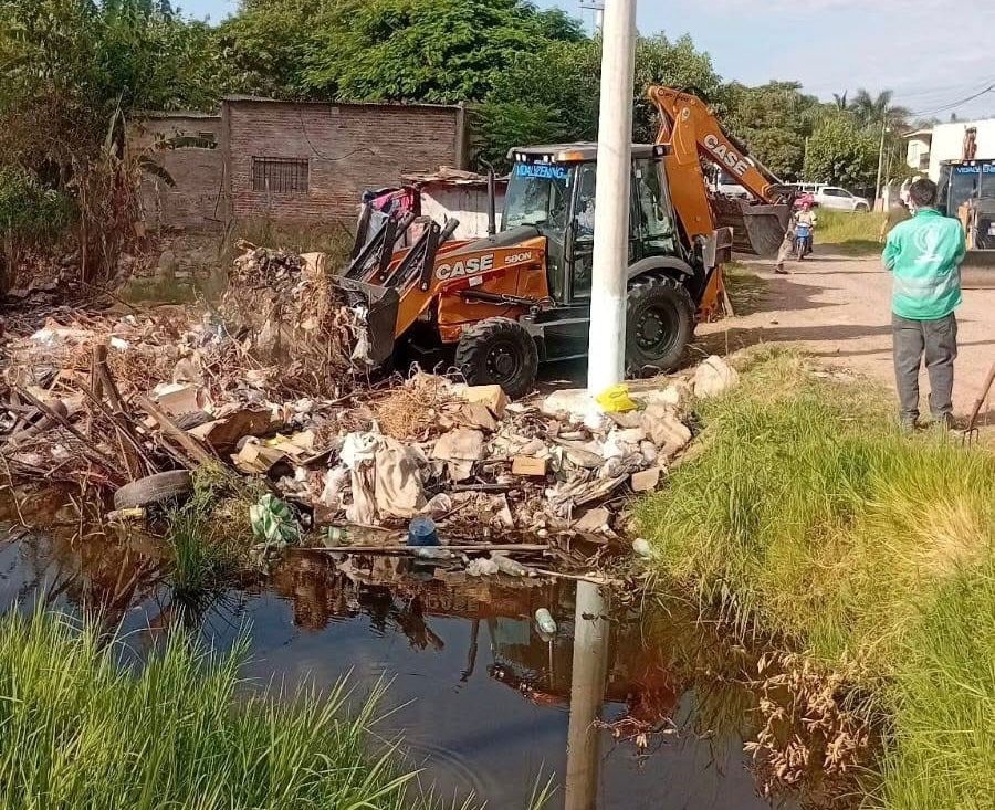 Erradicación y limpieza en Resistencia: operativo en canal del Río Negro