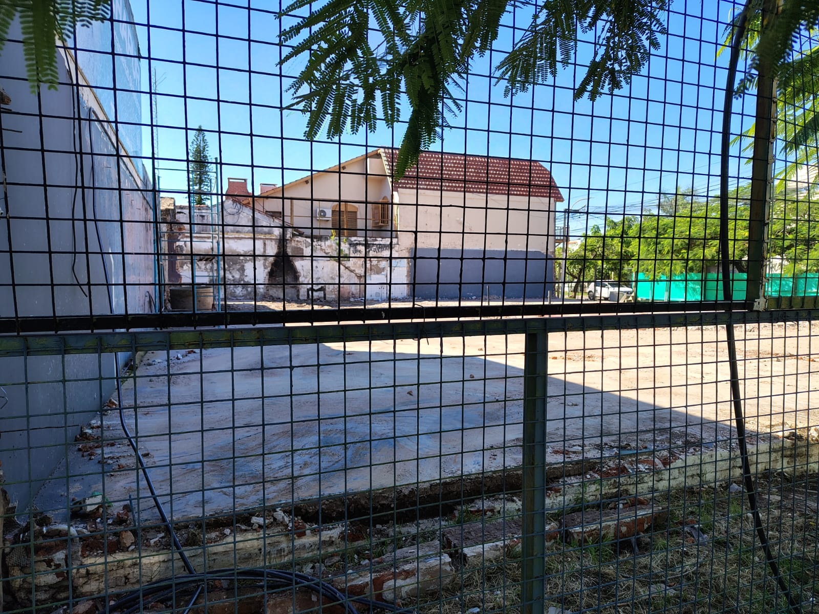 TRAGEDIA EN OBRA: Obrero grave tras caída