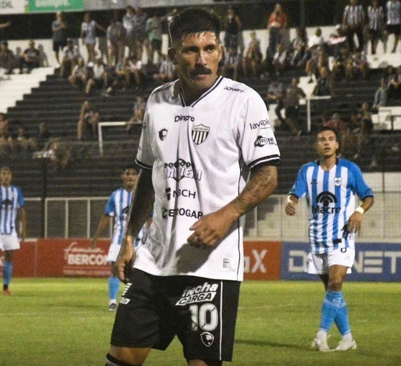 For Ever volvió a jugar mal, perdió ante los jujeños y continúa sin ganar